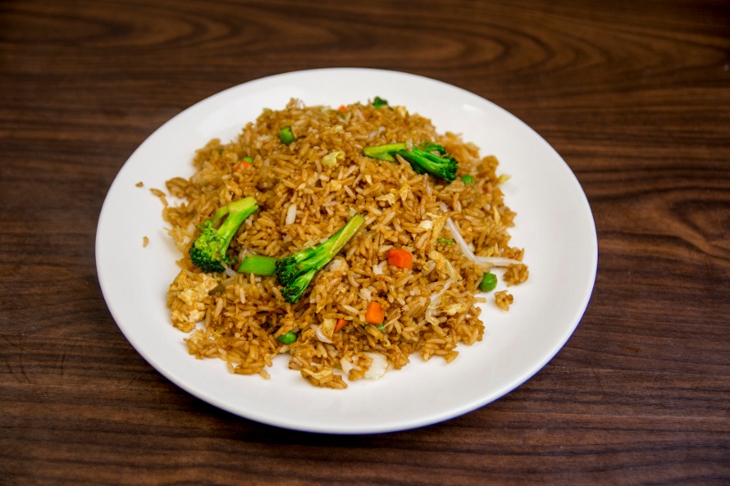 r06. fried rice (choice of roast pork) 叉烧炒饭